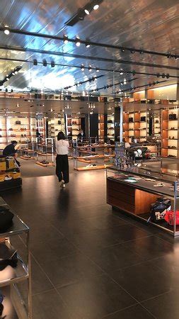 space prada montevarchi saldi|Prada Outlet (Space) .